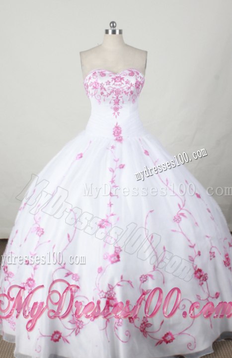 Exclusive Pink Embroidery Taffeta Puffy Quince Dresses in White